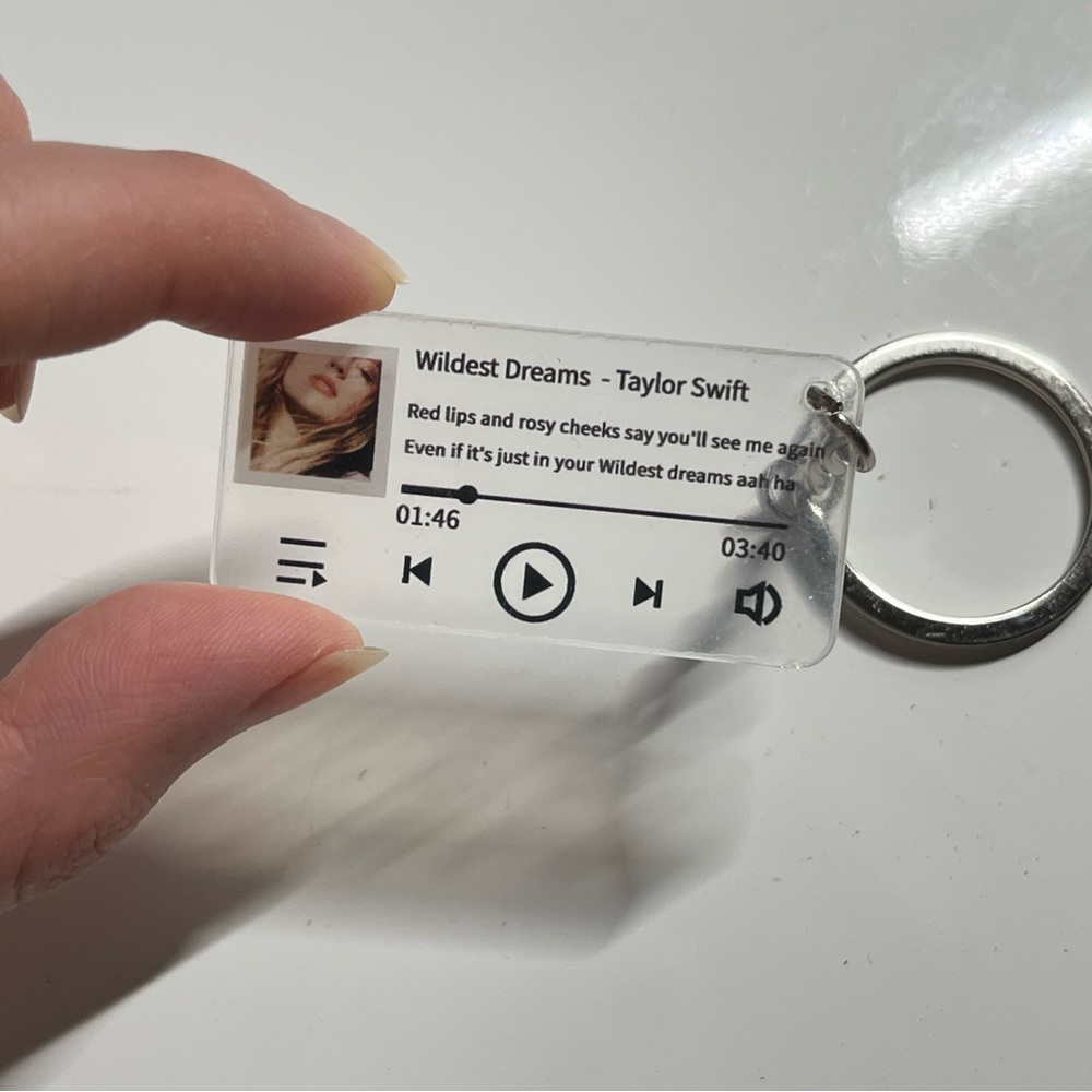 merch | taylor swift wildest dream key chain